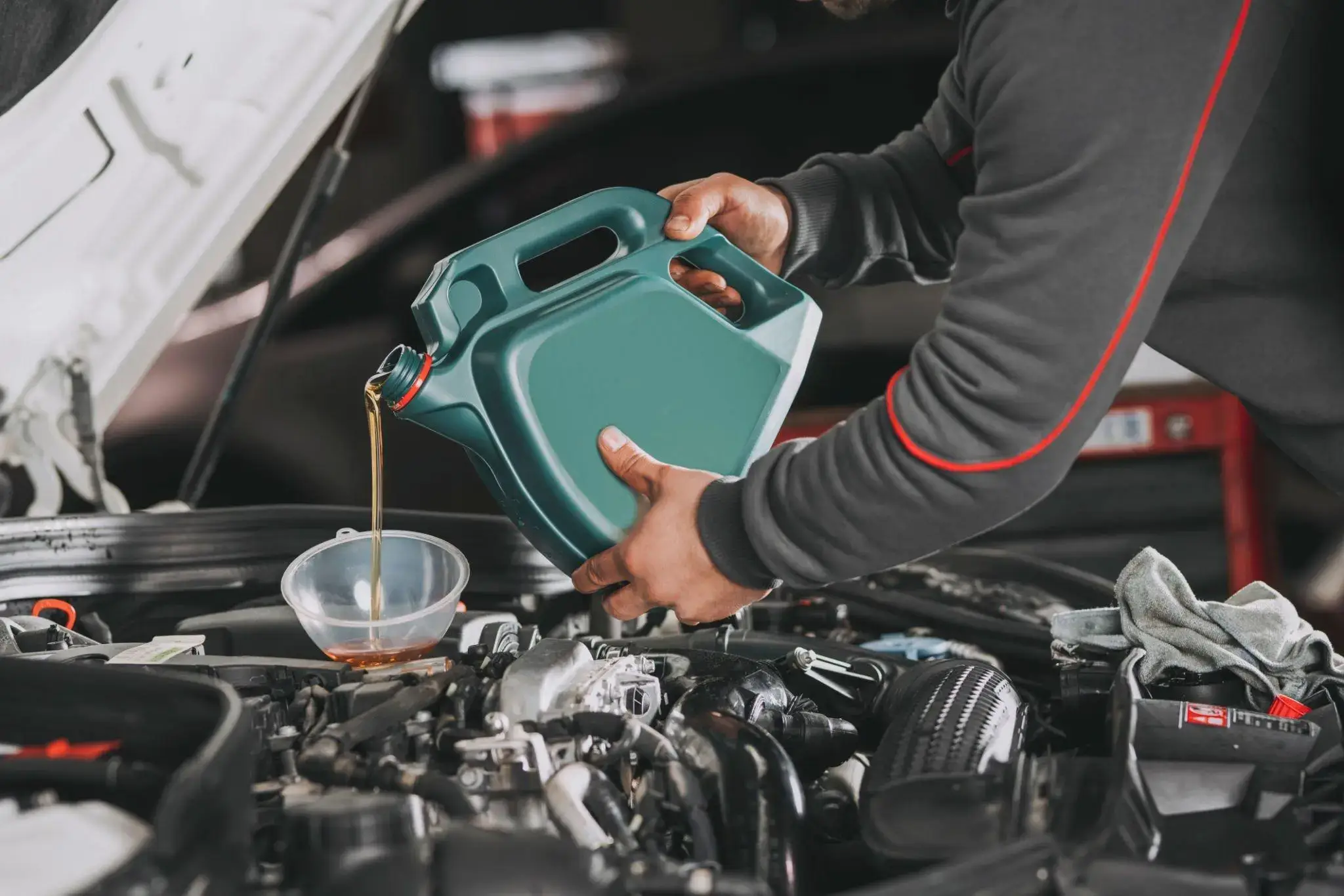 Dubai's Trusted Car Engine Oil Change service Specialists